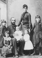 32480_all_007_12-family