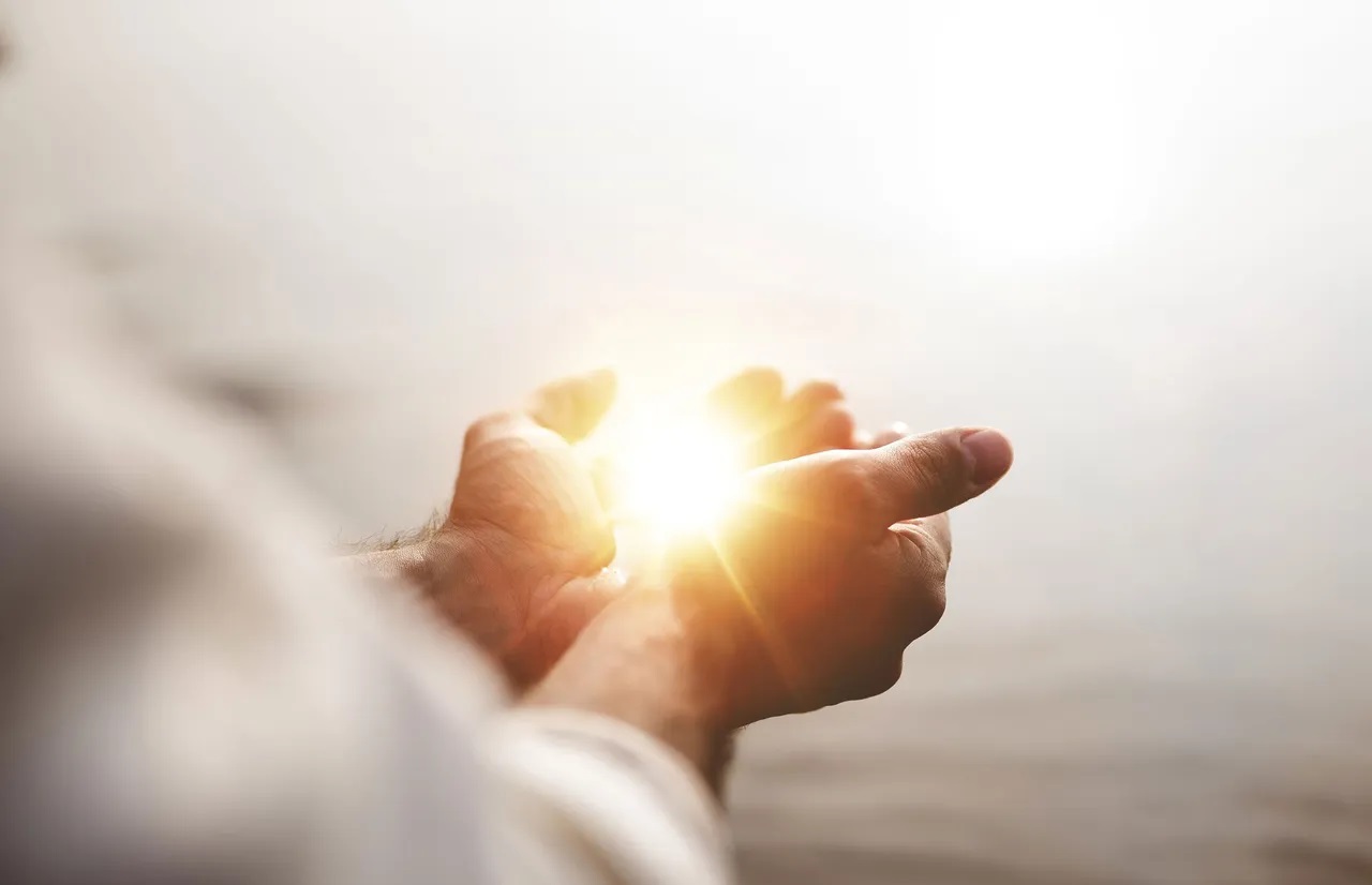 Sostengan su luz en alto